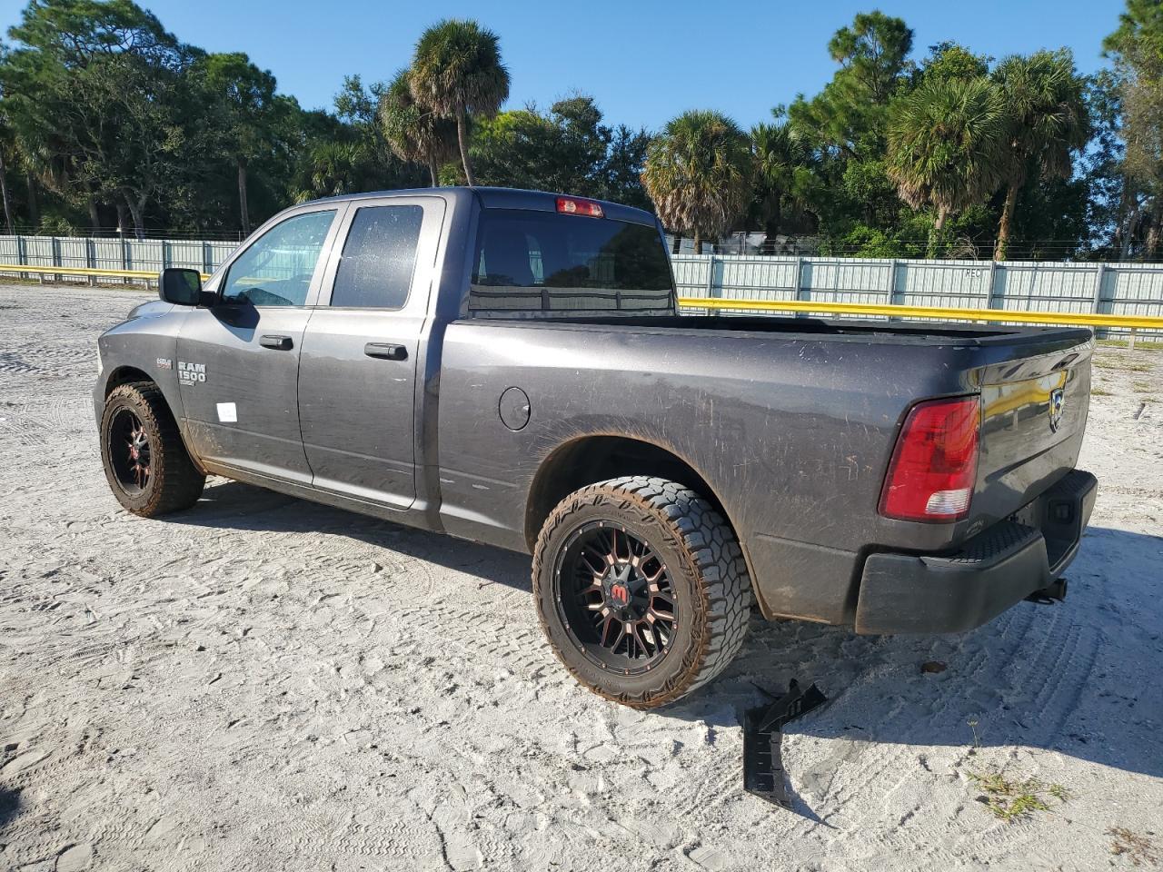 2019 Ram 1500 Classic Tradesman - Фото 2