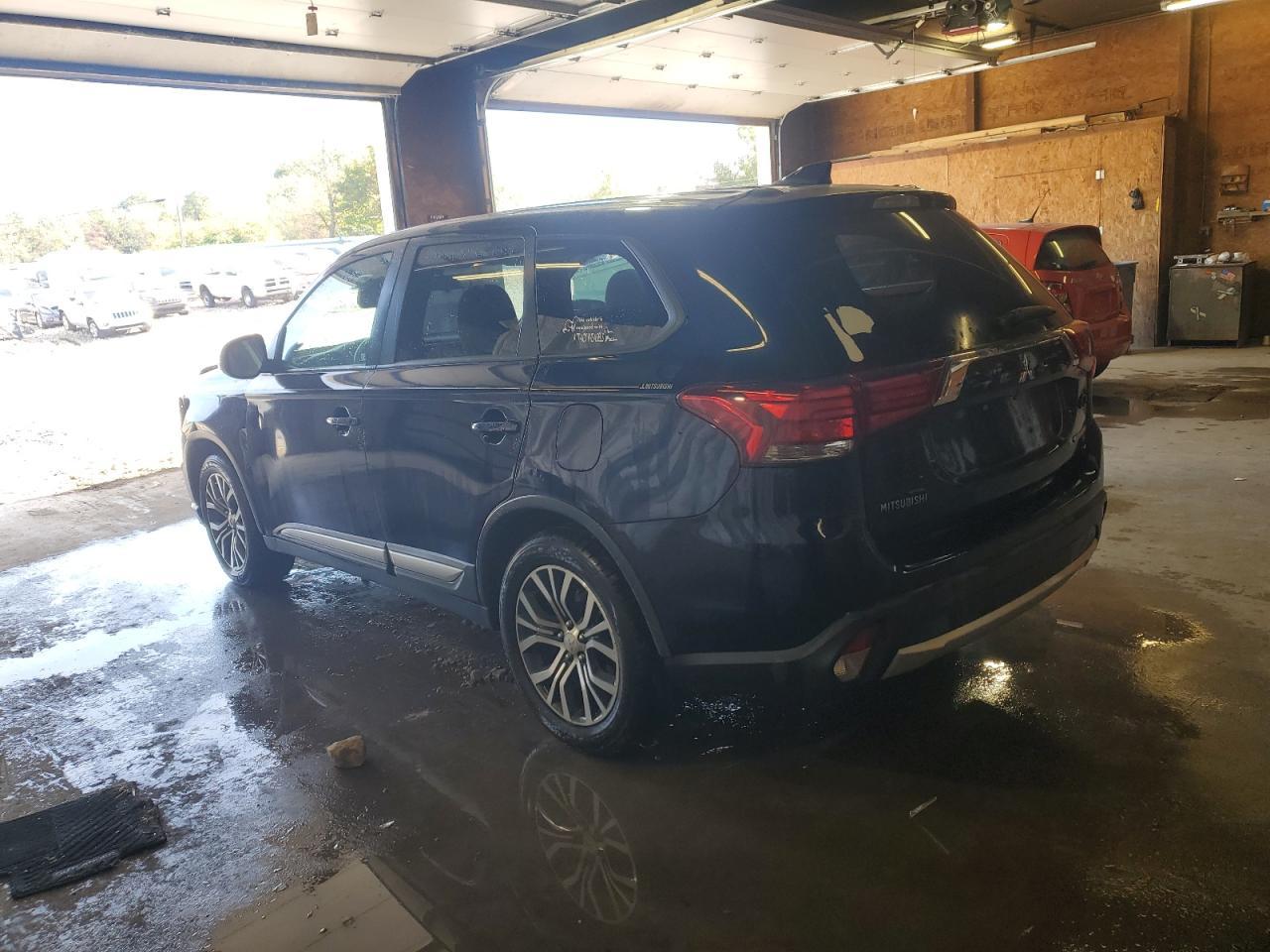 2018 Mitsubishi Outlander Se - Image 2