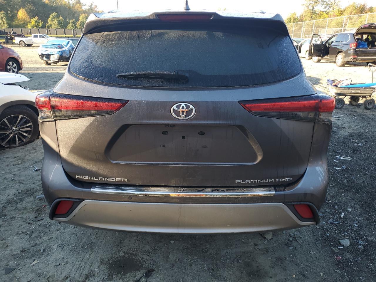 2021 Toyota Highlander Platinum - Image 6