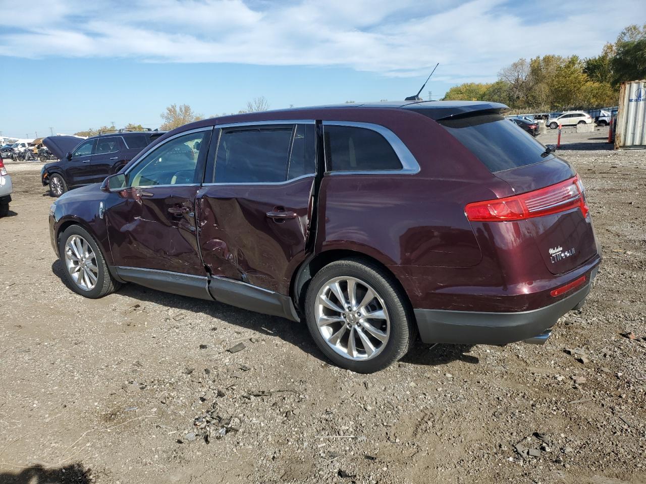 2011 Lincoln Mkt - Image 2