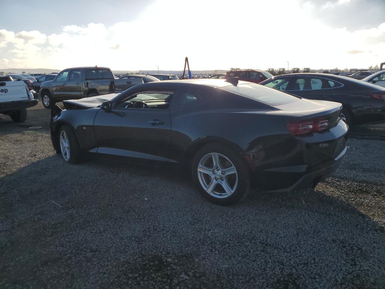 2019 Chevrolet Camaro Ls - Фото 2