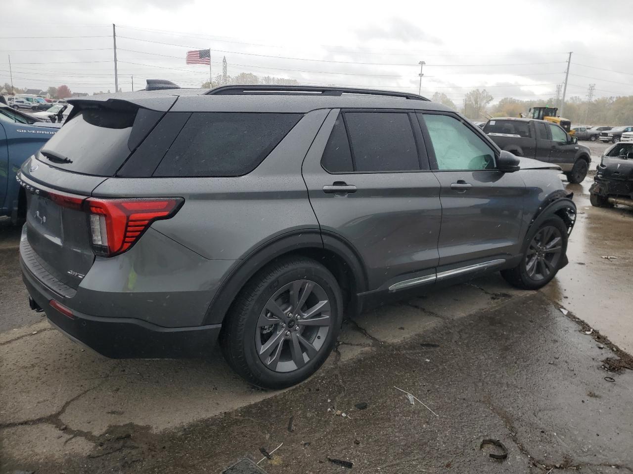 2025 Ford Explorer Active - Image 3