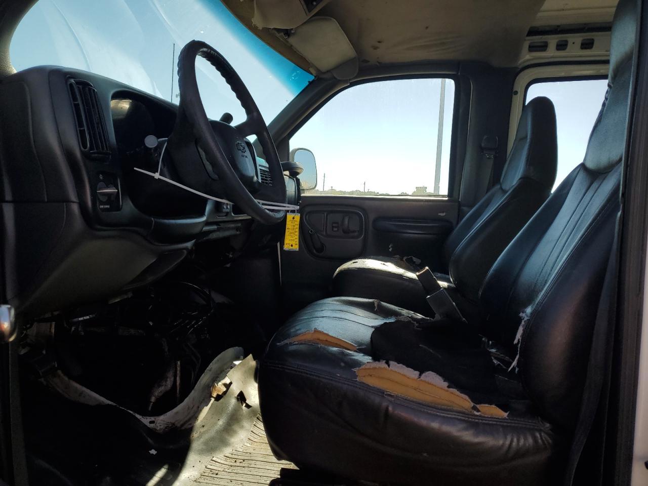 2002 Chevrolet Express G2500 - Фото 7