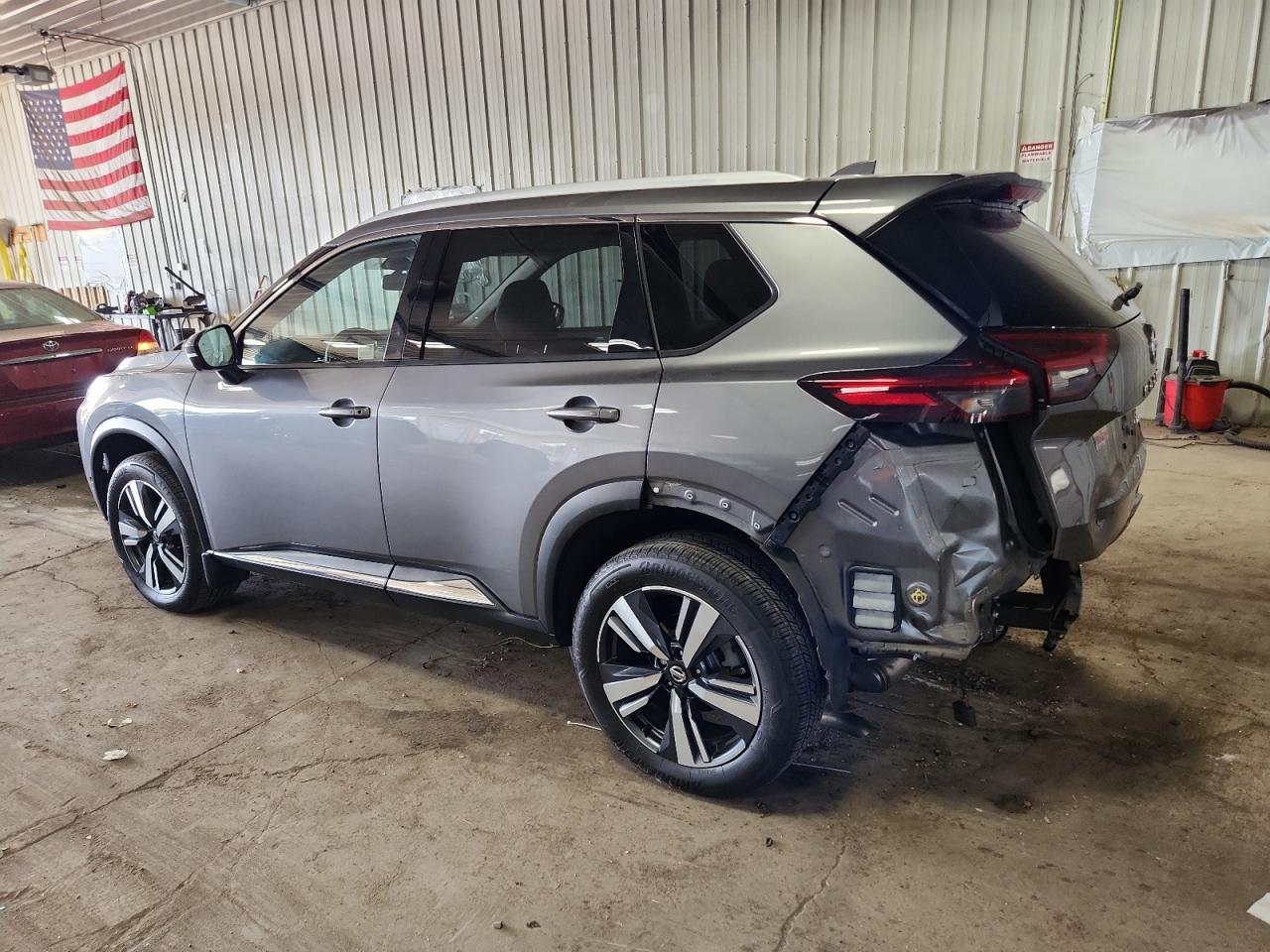 2021 Nissan Rogue Platinum - Image 2