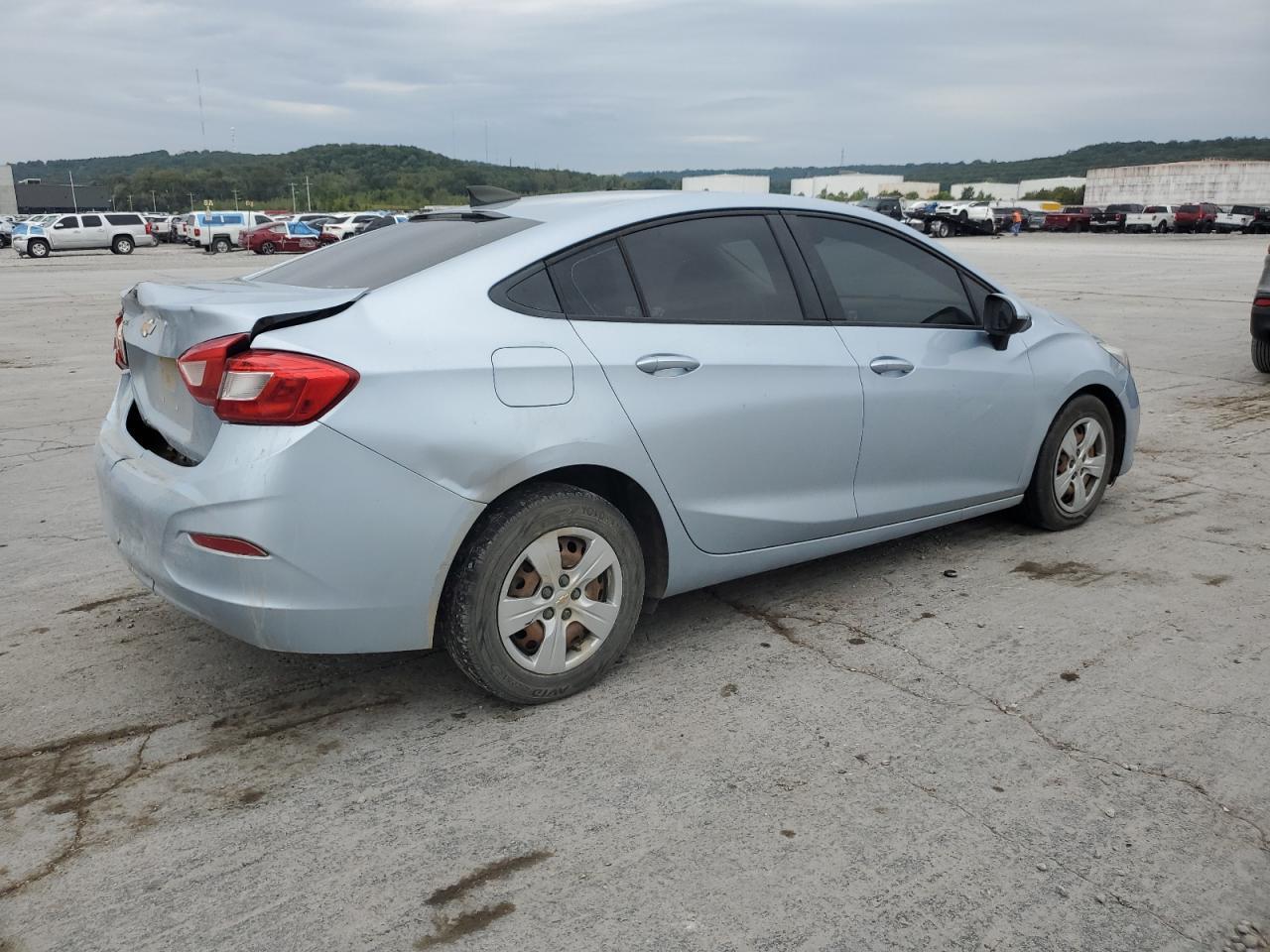 2017 Chevrolet Cruze Ls - Фото 3