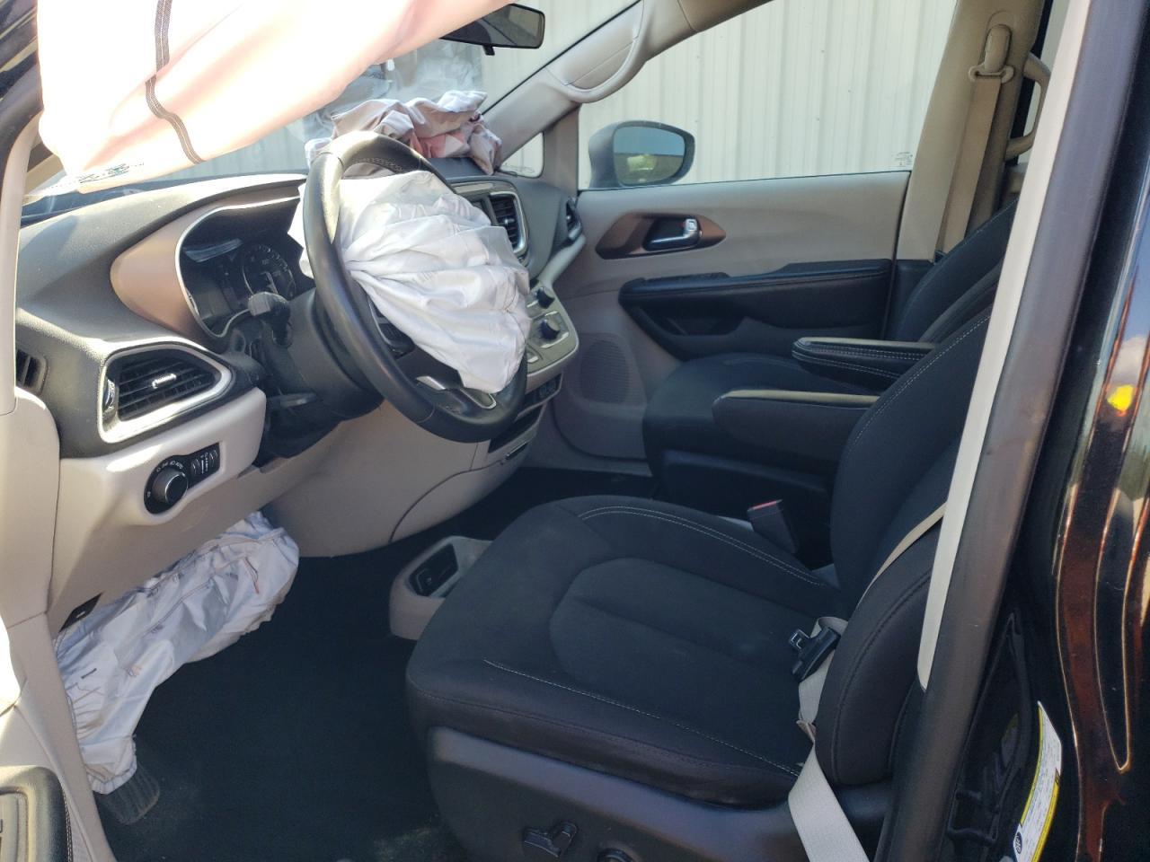 2022 Chrysler Voyager Lx - Image 7