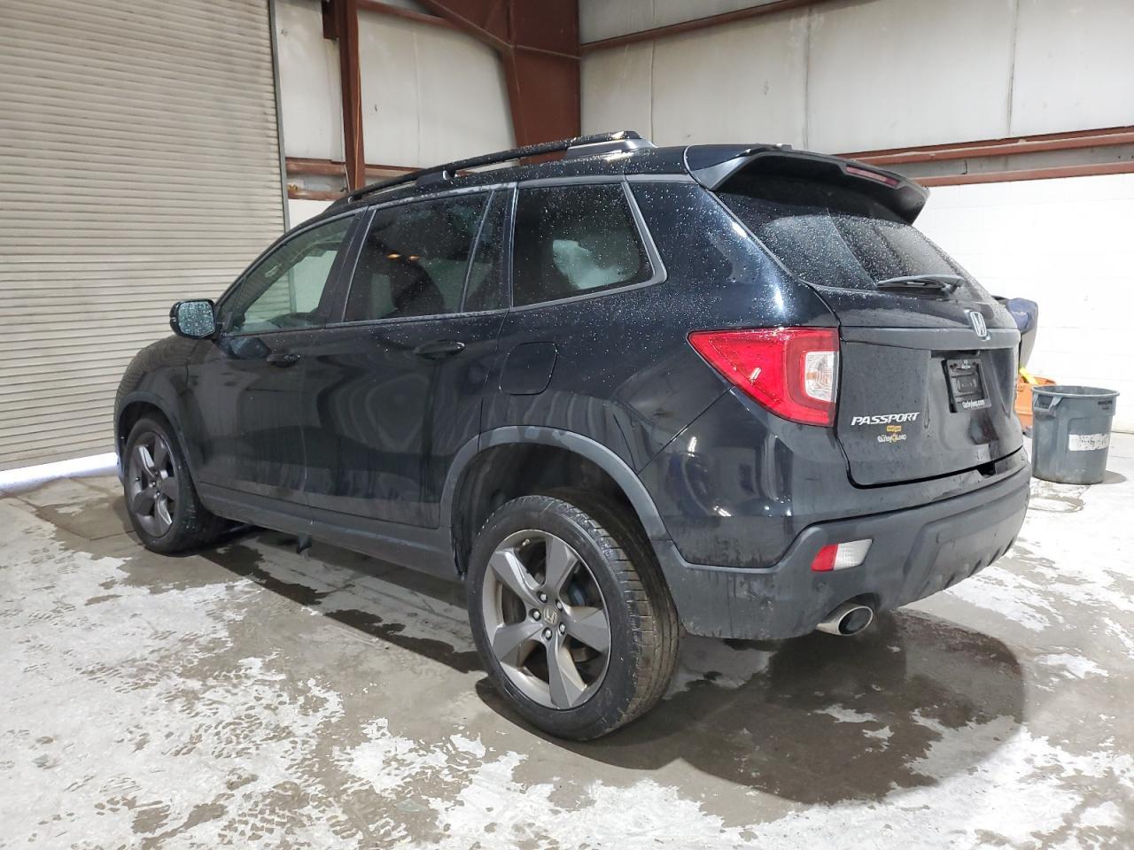 2019 Honda Passport Touring - Image 2