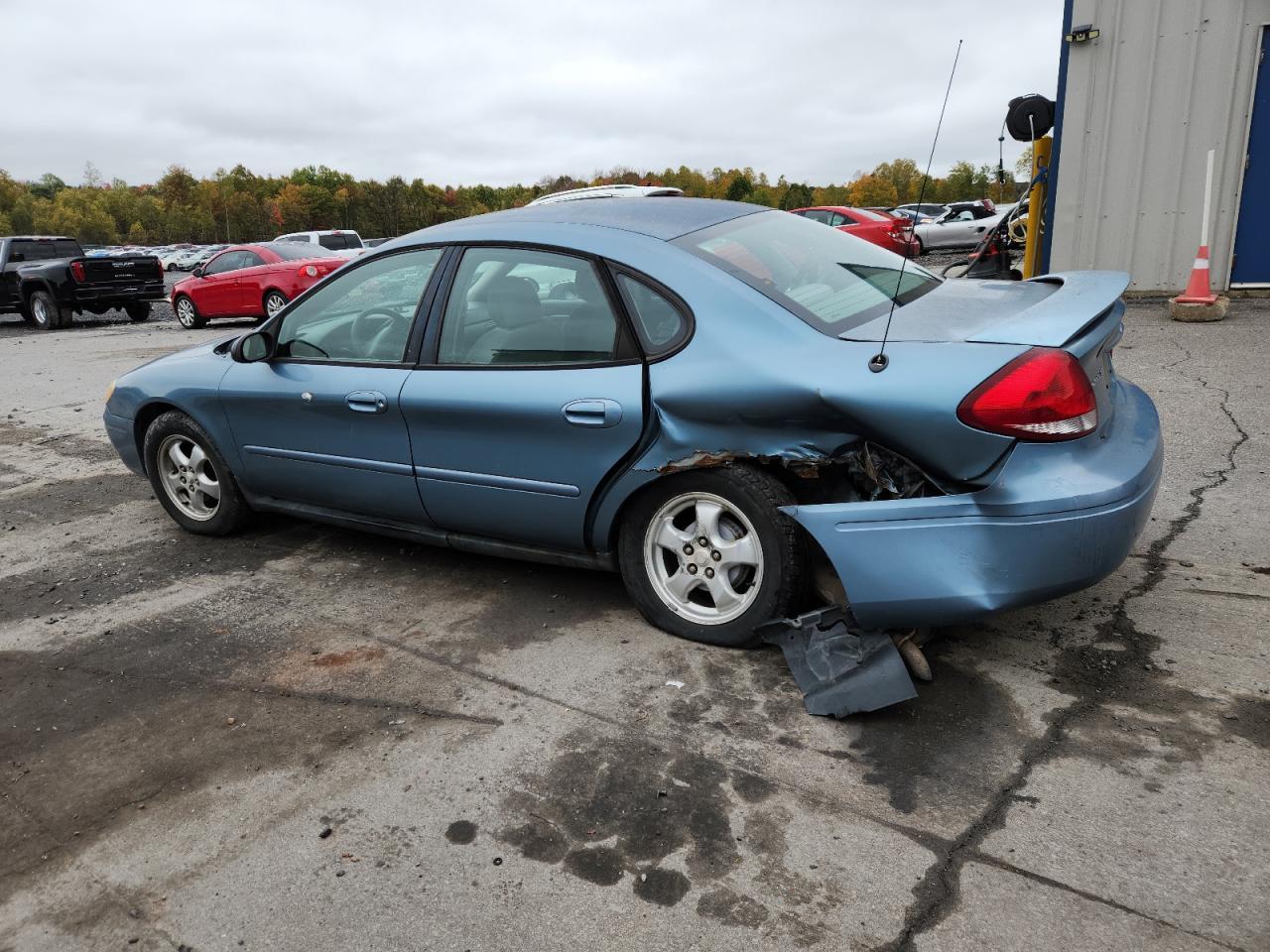 2005 Ford Taurus Se - Image 2