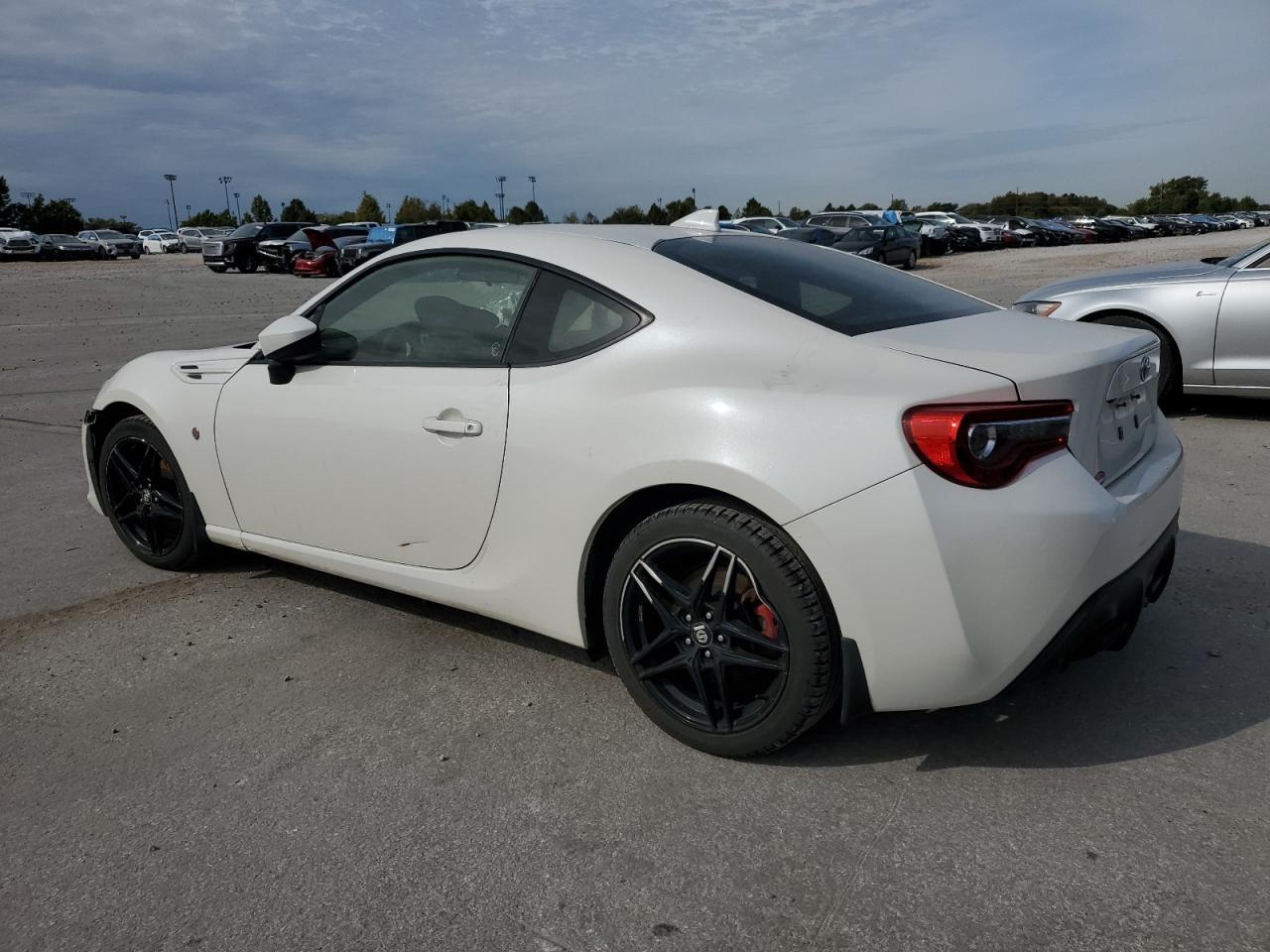 2017 Toyota 86 Base - Image 2