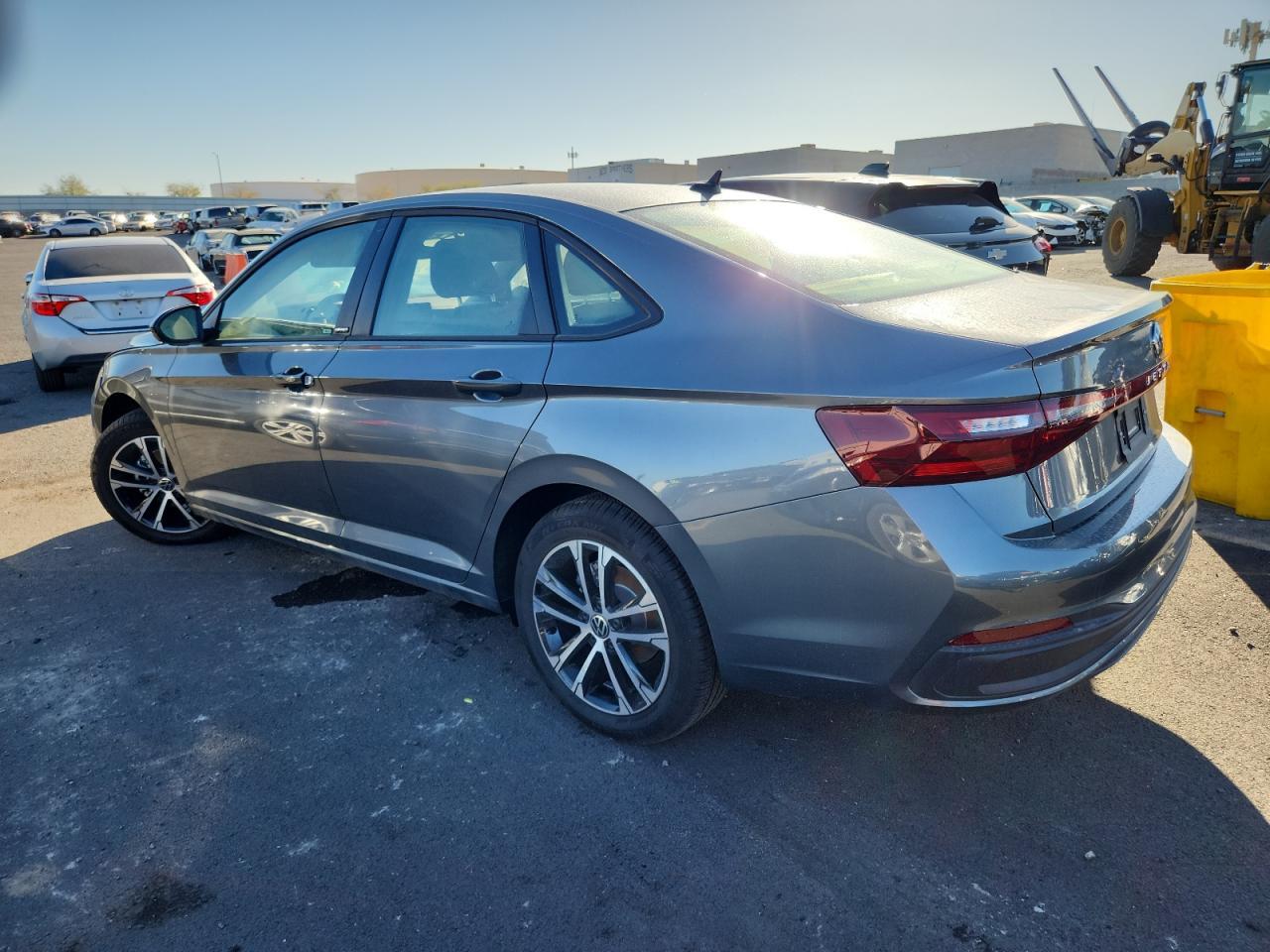 2025 Volkswagen Jetta Sport - Фото 2