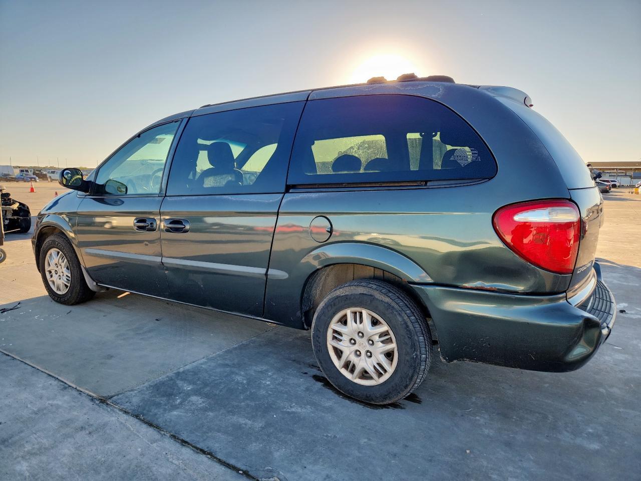 2002 Dodge Grand Caravan Sport - Image 2
