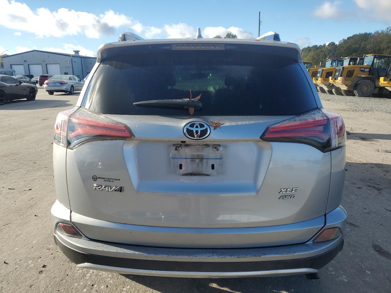 2016 Toyota Rav4 Xle - Image 6