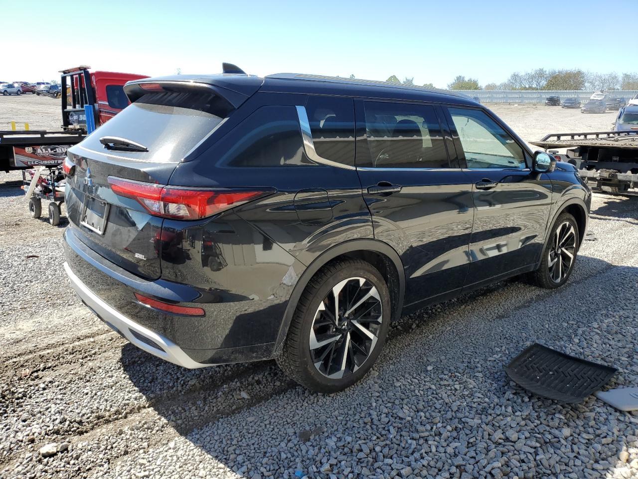 2024 Mitsubishi Outlander Sel - Image 3