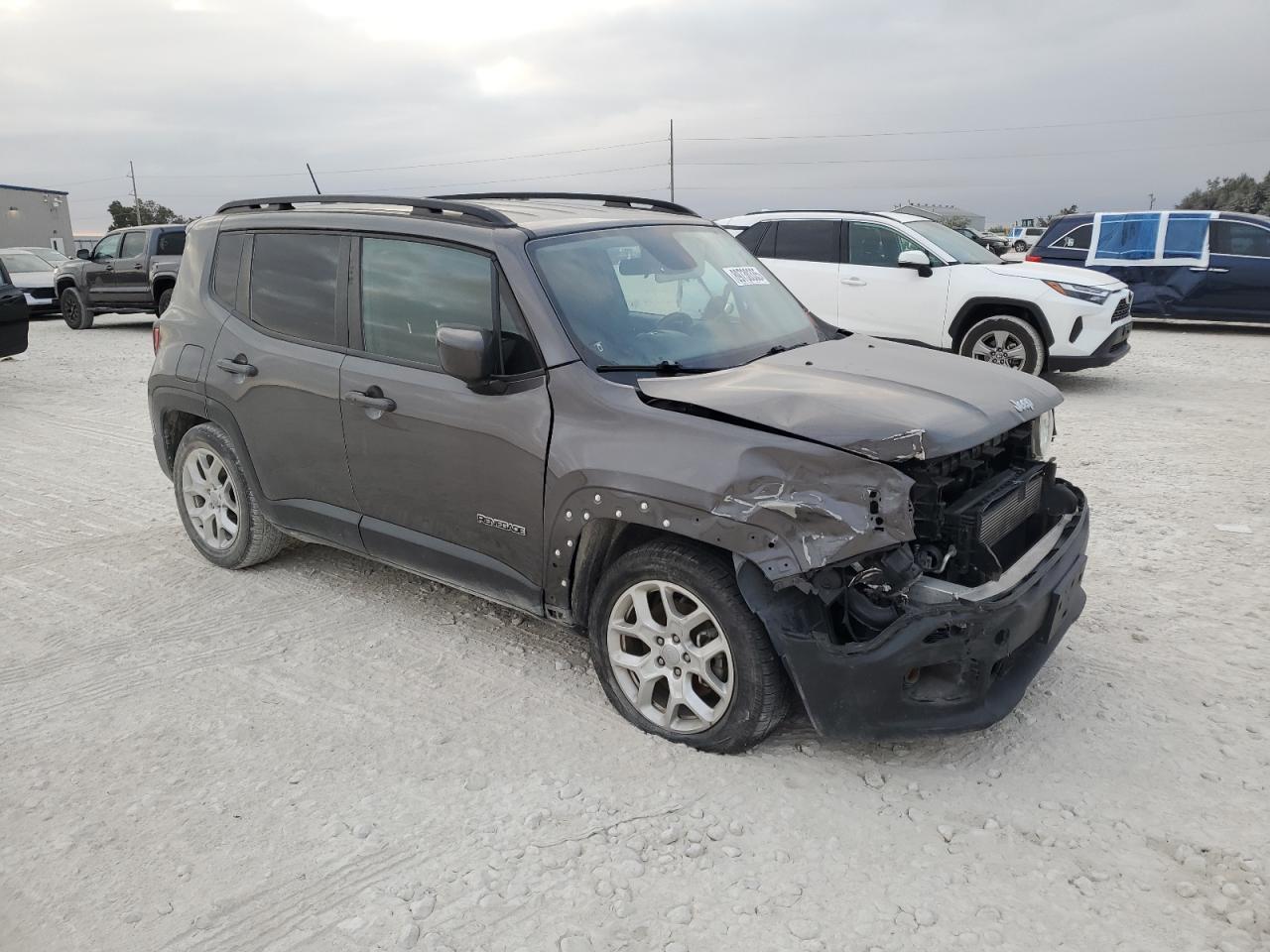 2016 Jeep Renegade Latitude - Image 4
