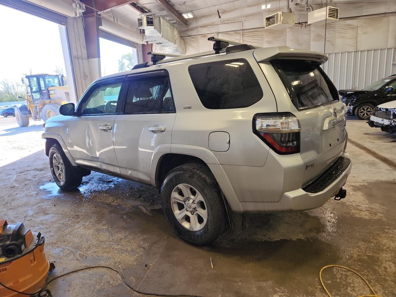 2022 Toyota 4Runner Sr5/Sr5 Premium - Image 2