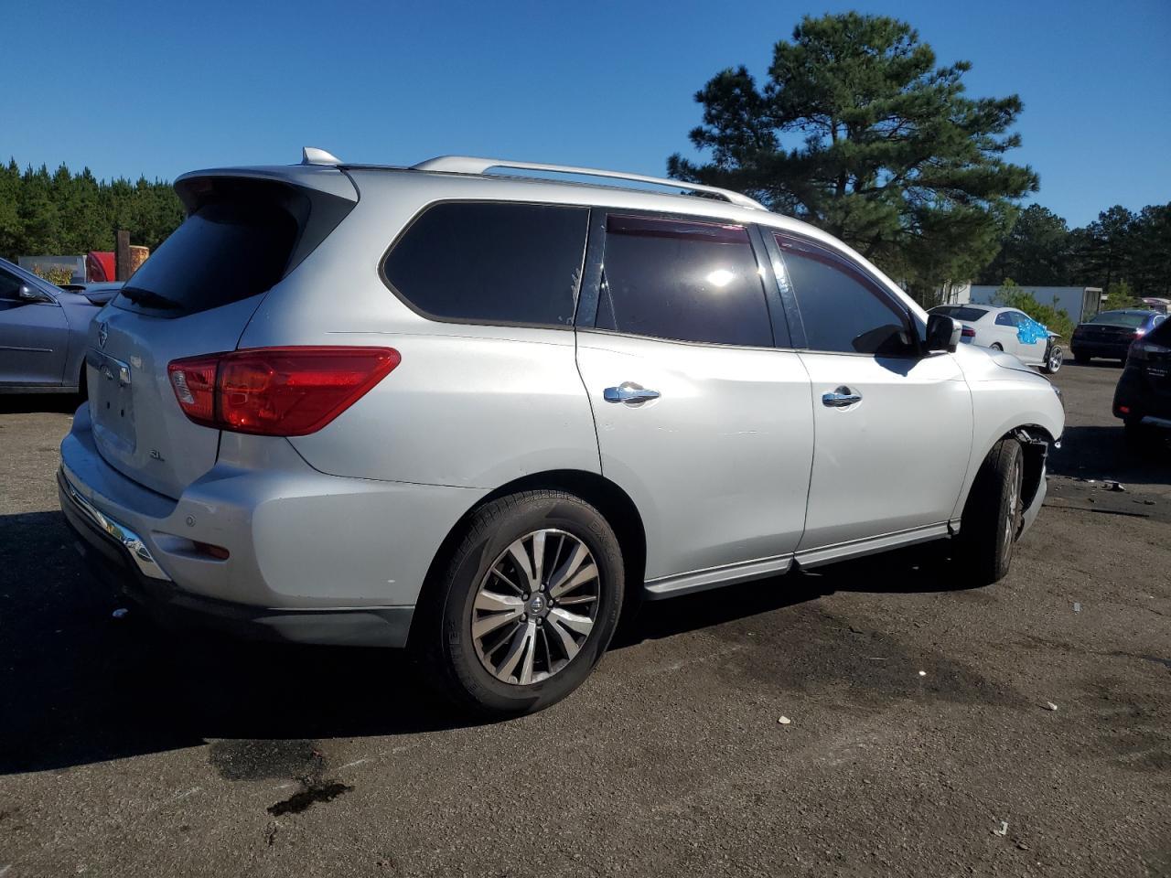 2019 Nissan Pathfinder S - Фото 3