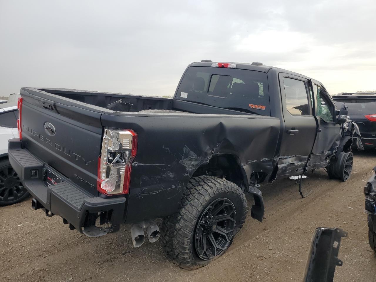 2025 Ford F250 Super Duty - Фото 3