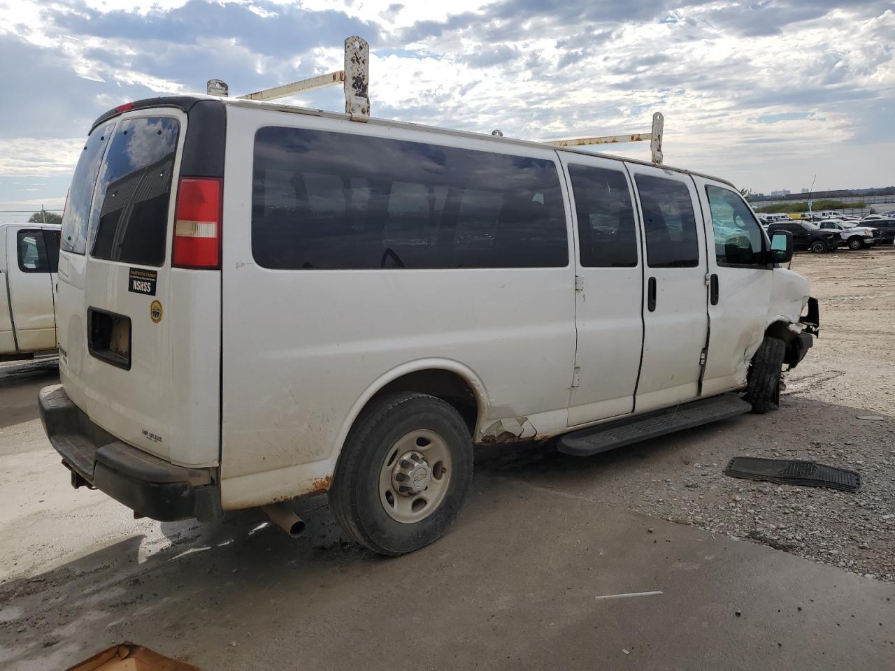 2012 Chevrolet Express G3500 Ls - Фото 3