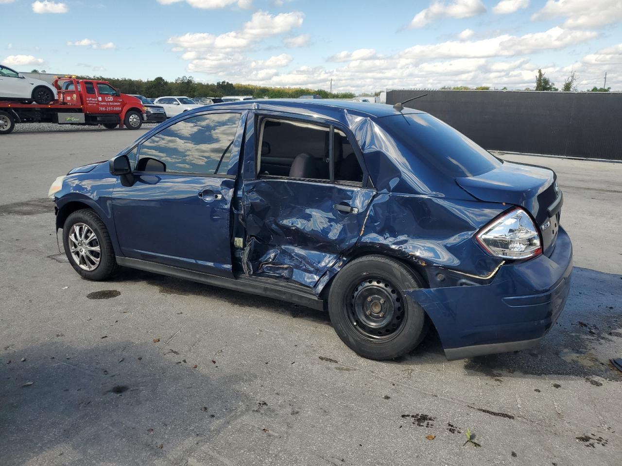 2009 Nissan Versa S - Фото 2