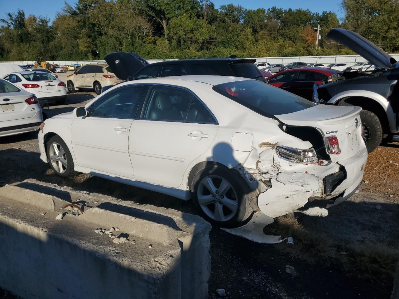 2011 Toyota Camry Se - Фото 2