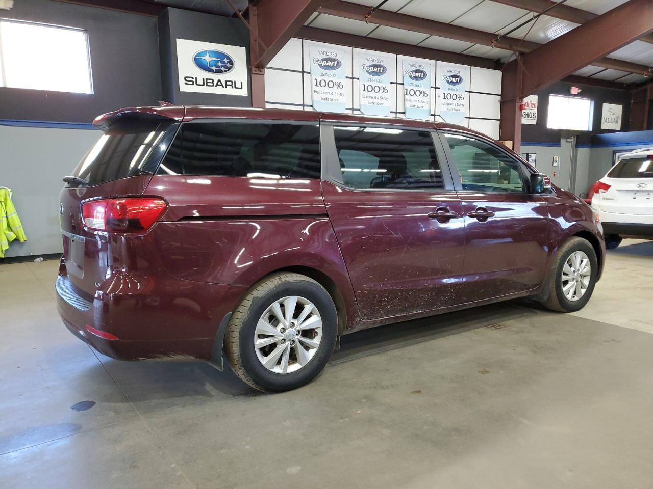 2017 Kia Sedona Lx - Фото 3