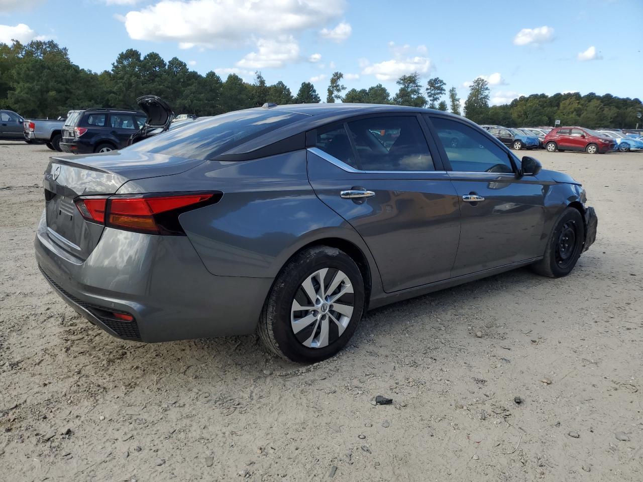 2025 Nissan Altima S - Фото 3