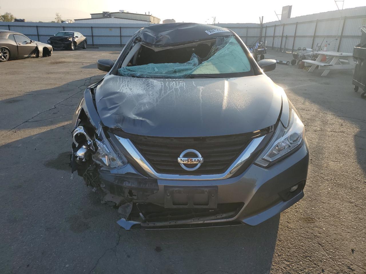 2017 Nissan Altima 2.5 - Image 5