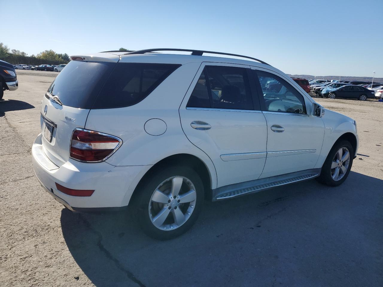 2011 Mercedes-Benz Ml 350 4Matic - Image 3