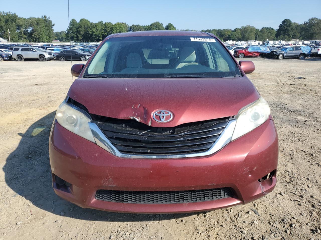 2014 Toyota Sienna Le - Image 5