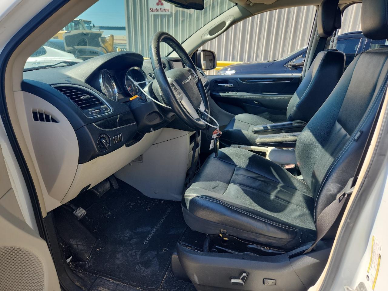 2014 Chrysler Town & Country Touring - Фото 7