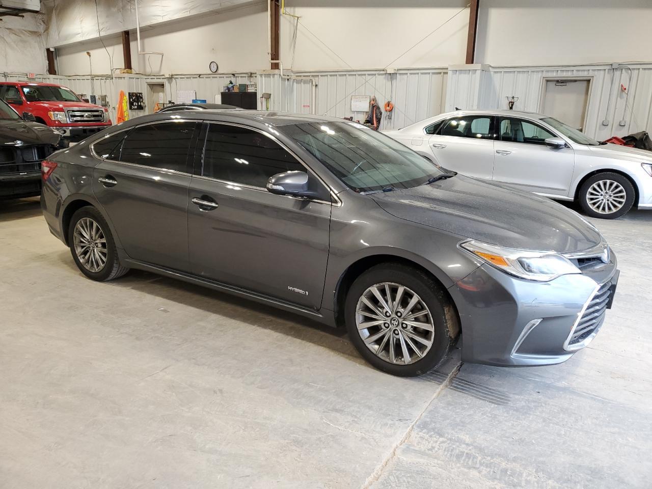 2016 Toyota Avalon Hybrid - Image 4