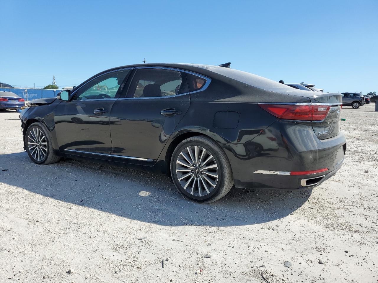 2018 Kia Cadenza Luxury - Image 2