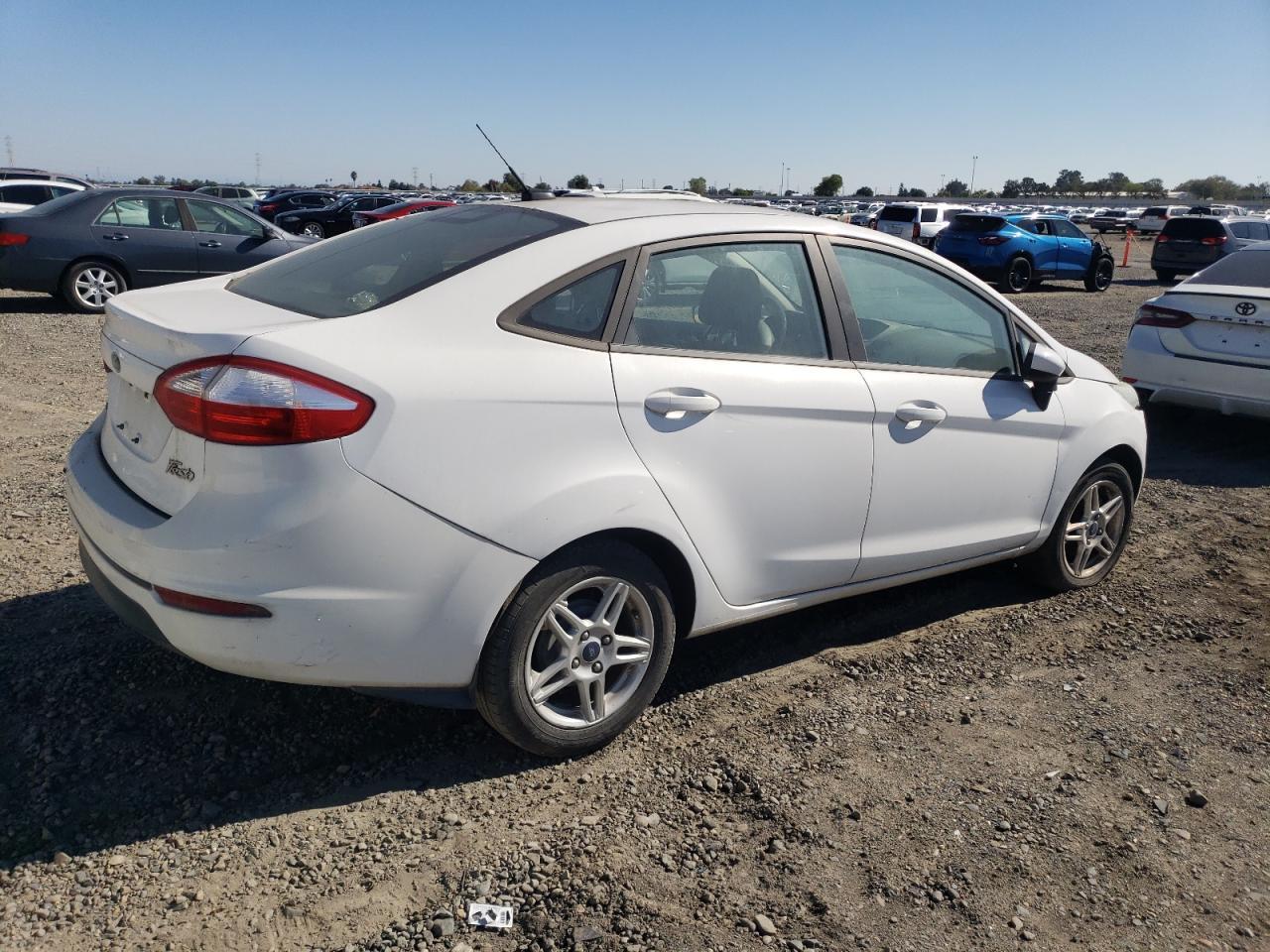 2017 Ford Fiesta Se - Image 3