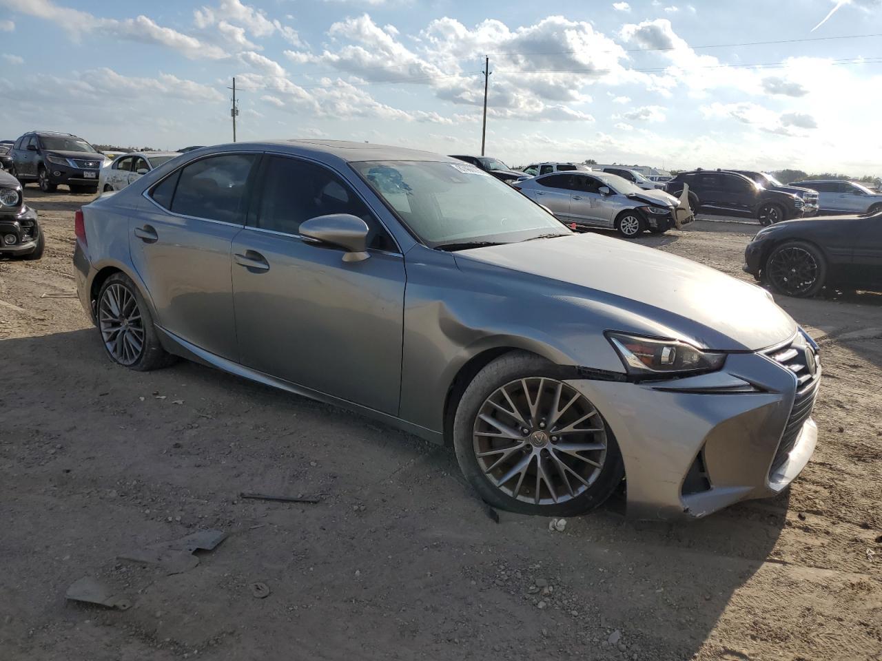 2017 Lexus Is 200T - Фото 4