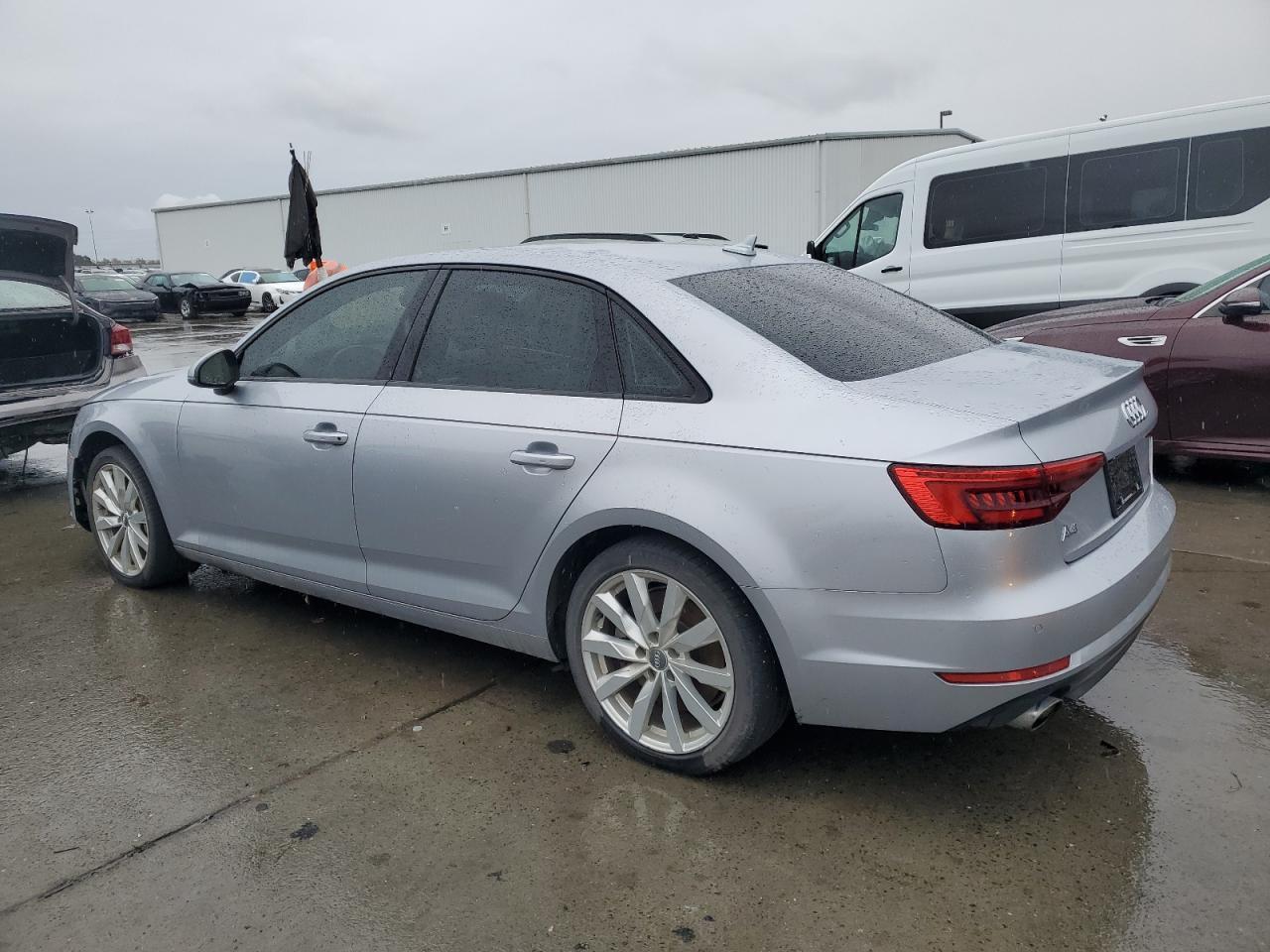 2017 Audi A4 Premium - Фото 2