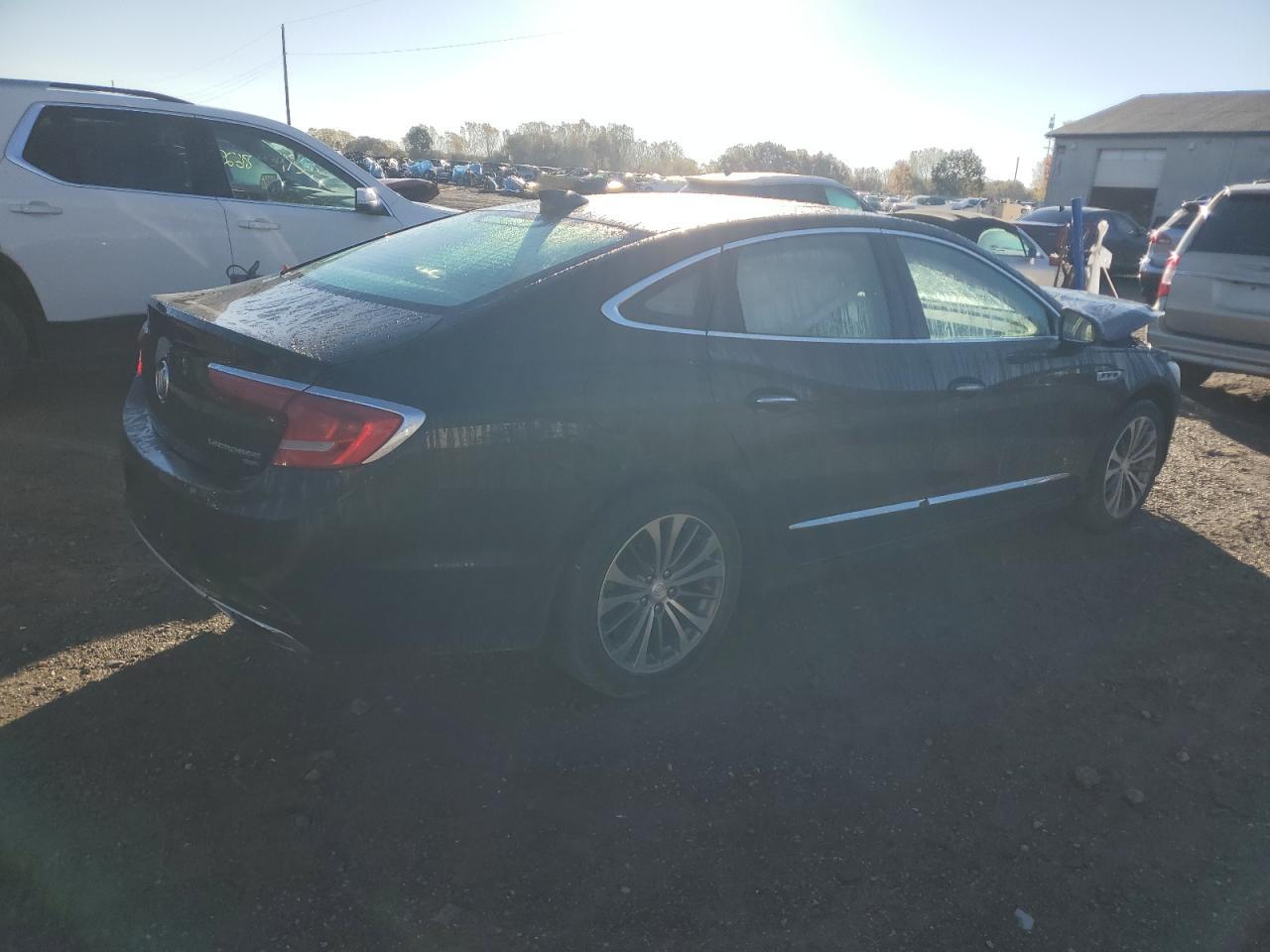 2019 Buick Lacrosse Essence - Image 3