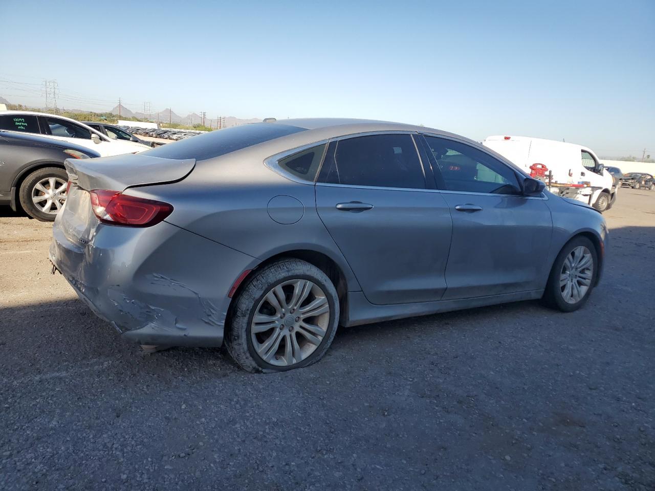 2015 Chrysler 200 Limited - Фото 3