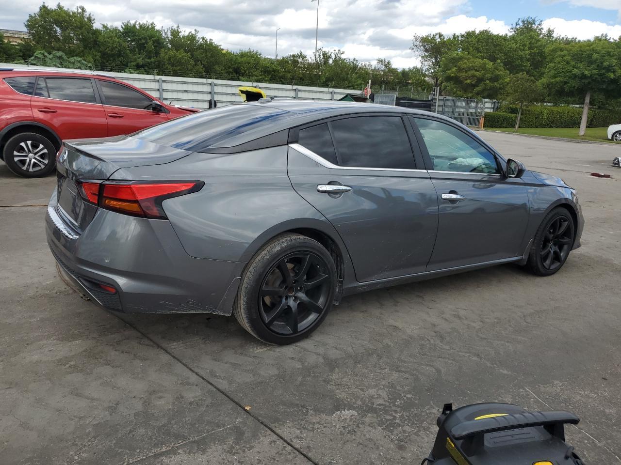 2019 Nissan Altima S - Фото 3