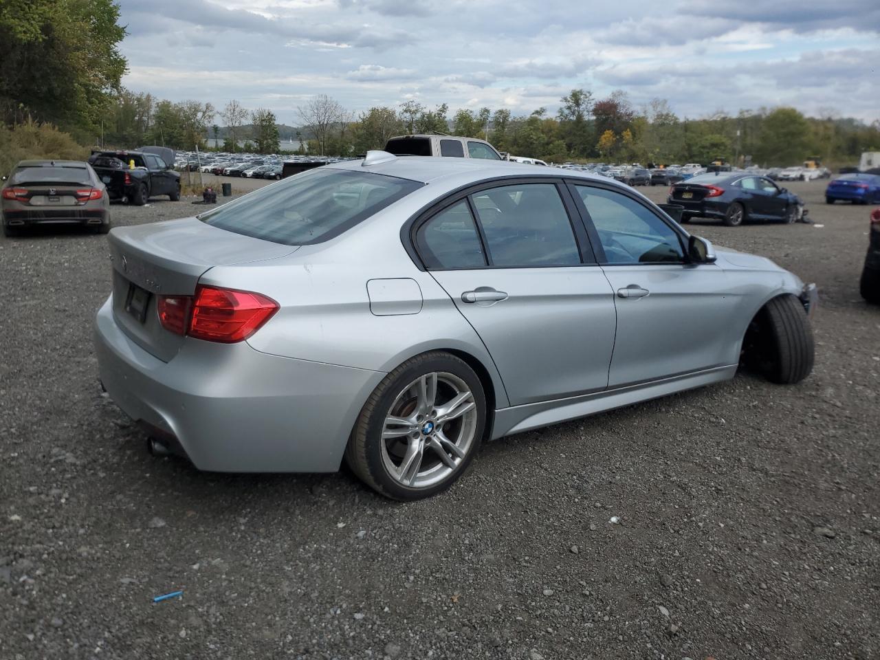 2013 BMW 335 Xi - Image 3