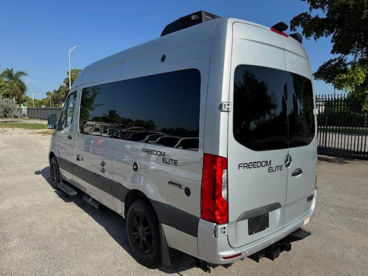 2022 Mercedes-Benz Sprinter 2500 - Image 2