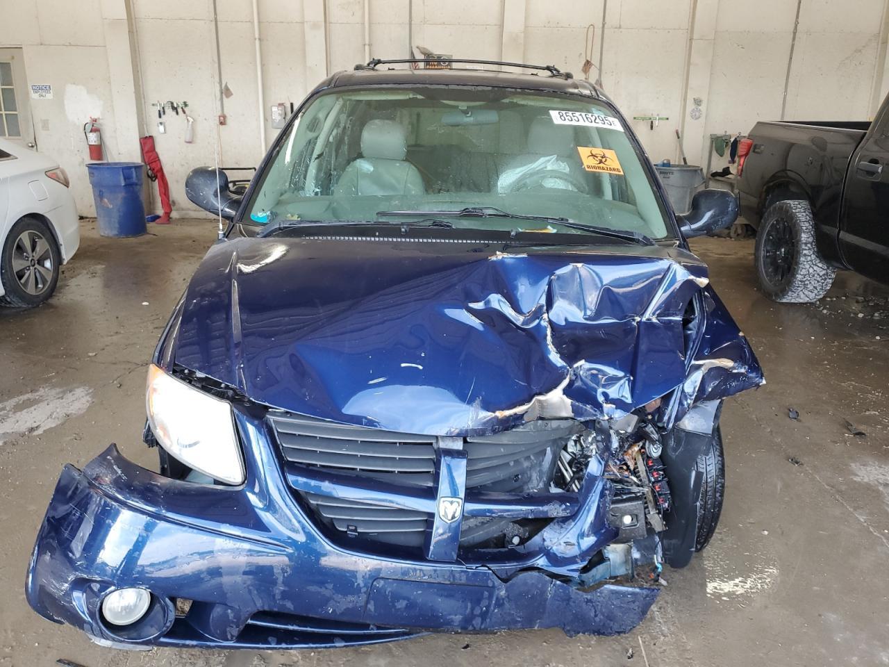 2005 Dodge Grand Caravan Sxt - Image 5