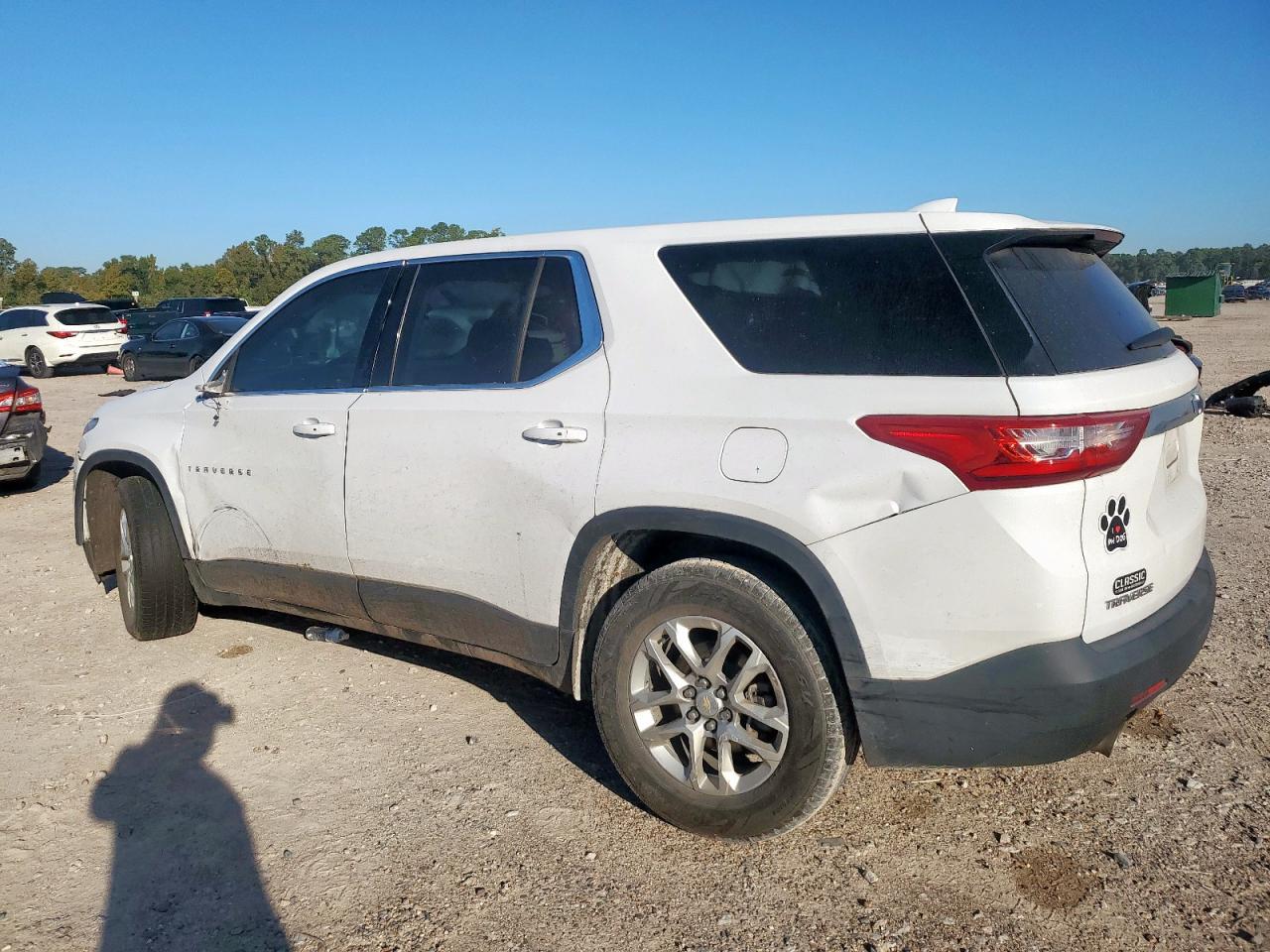 2021 Chevrolet Traverse Ls - Image 2