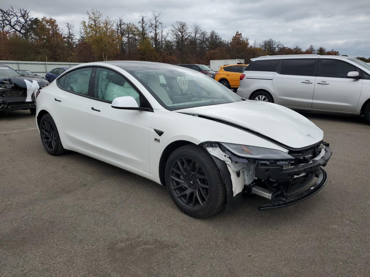 2024 Tesla Model 3 - Фото 4