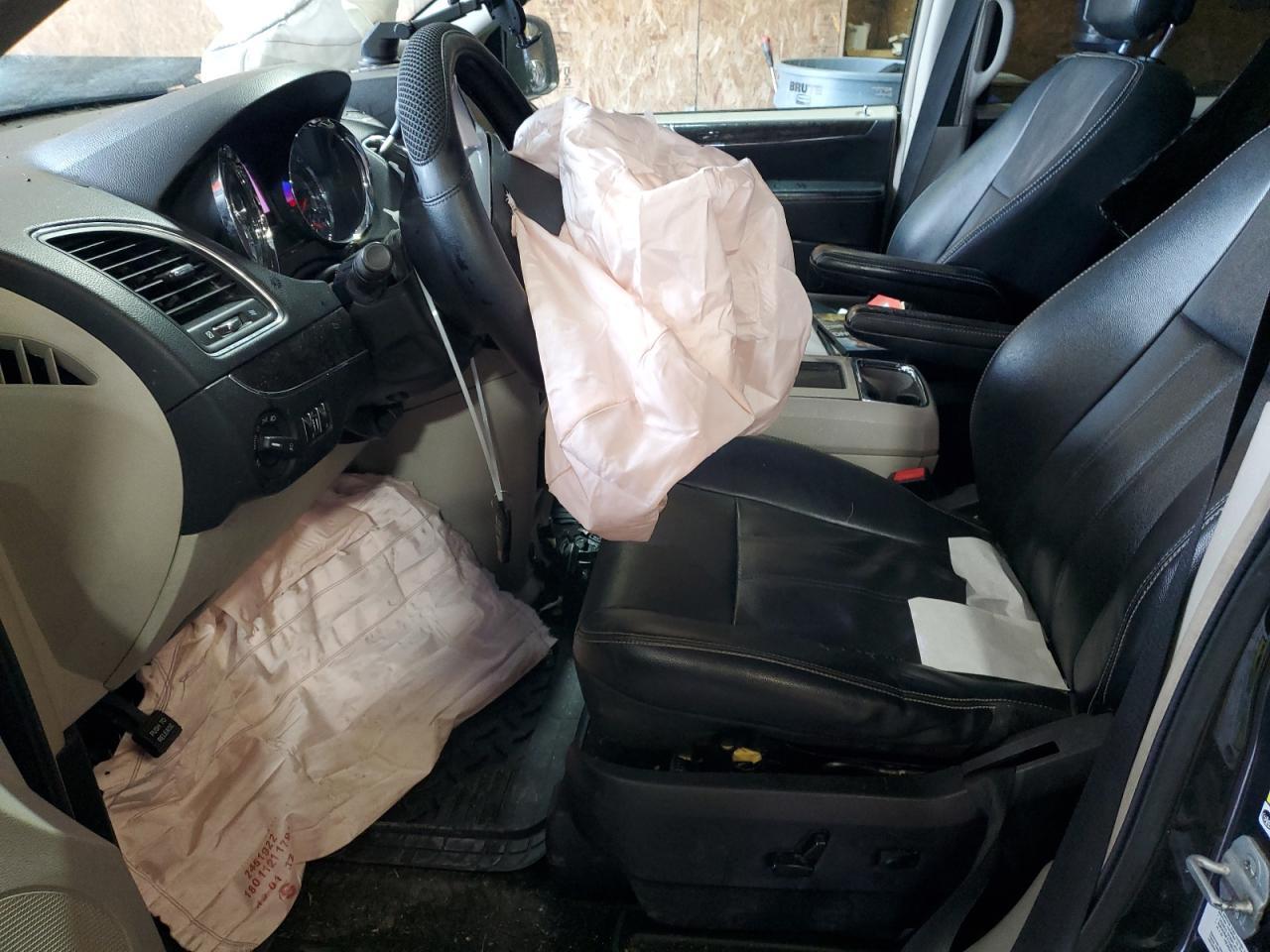 2012 Chrysler Town & Country Touring - Фото 7