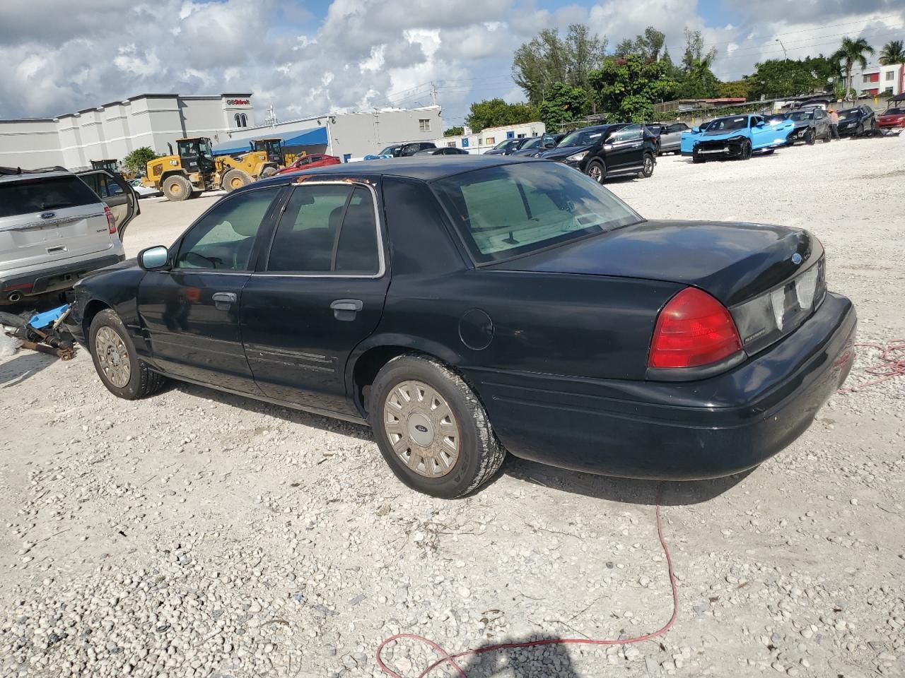 2004 Ford Crown Victoria - Image 2