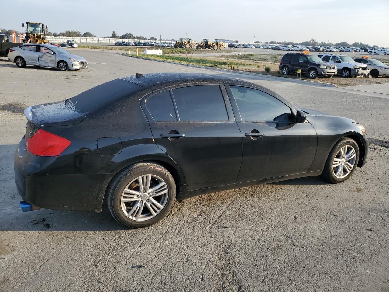 2013 Infiniti G37 Base - Image 3