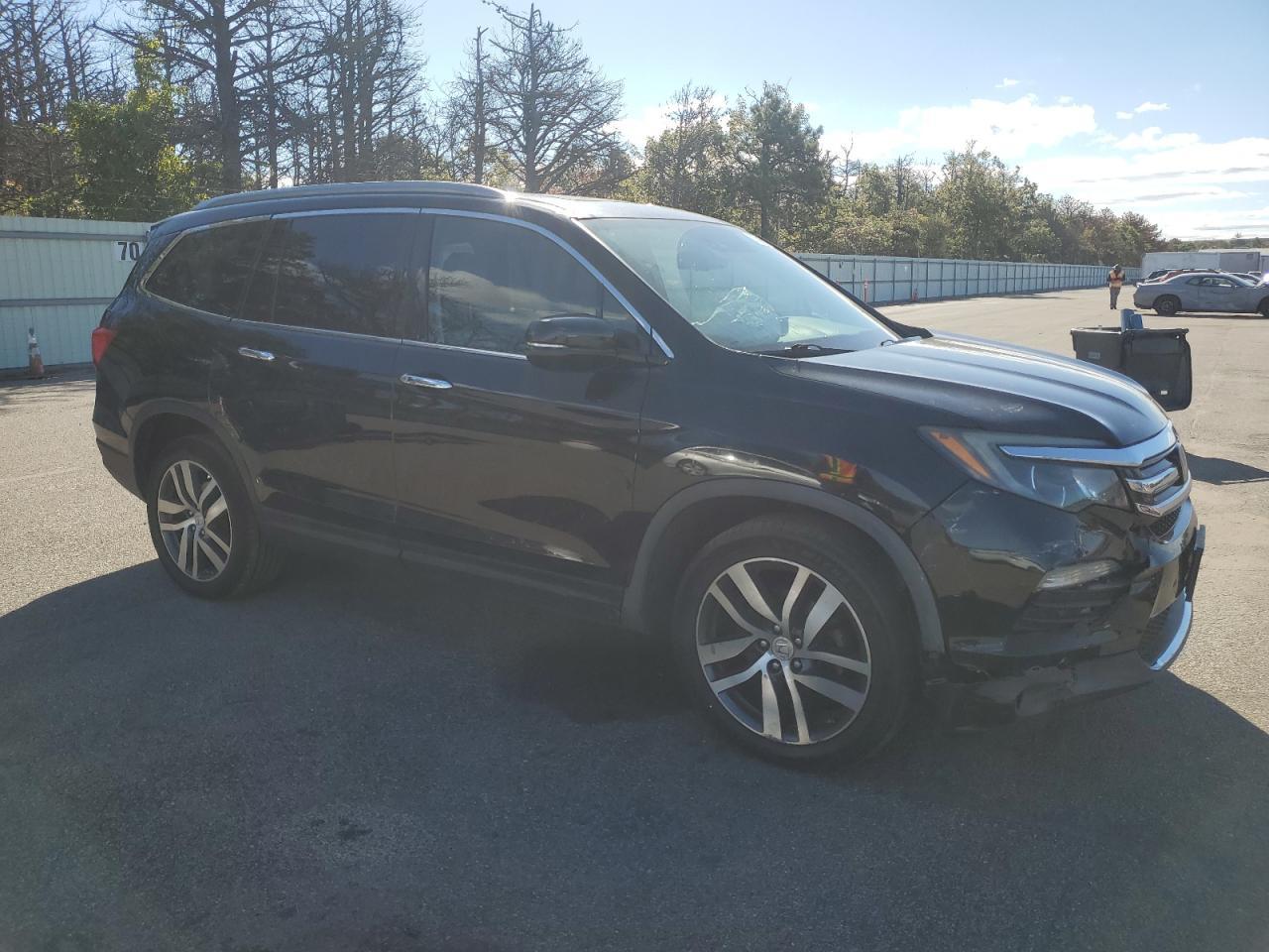 2016 Honda Pilot Elite - Image 4