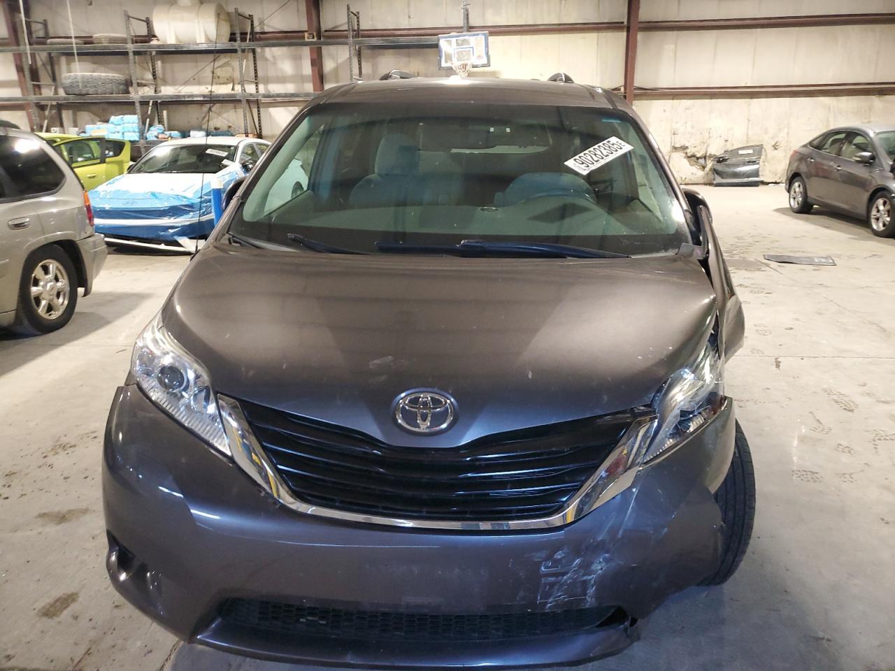 2013 Toyota Sienna Le - Фото 5