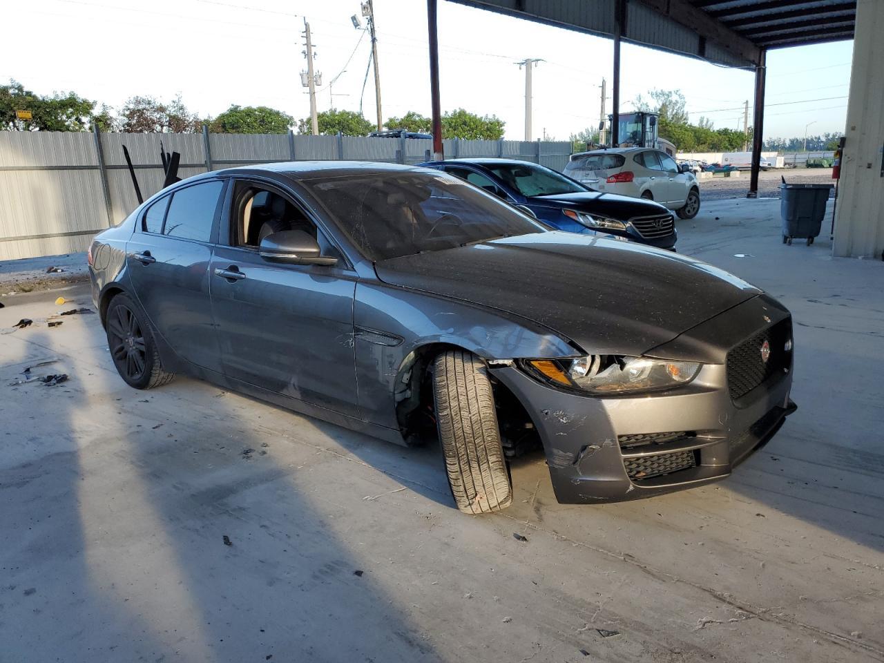 2017 Jaguar Xe Prestige - Image 4