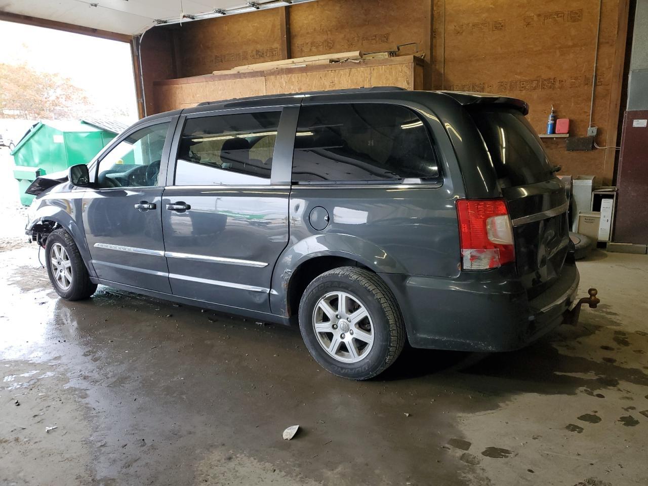 2012 Chrysler Town & Country Touring - Фото 2